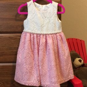 EUC 2T pink white sleeveless lace dress